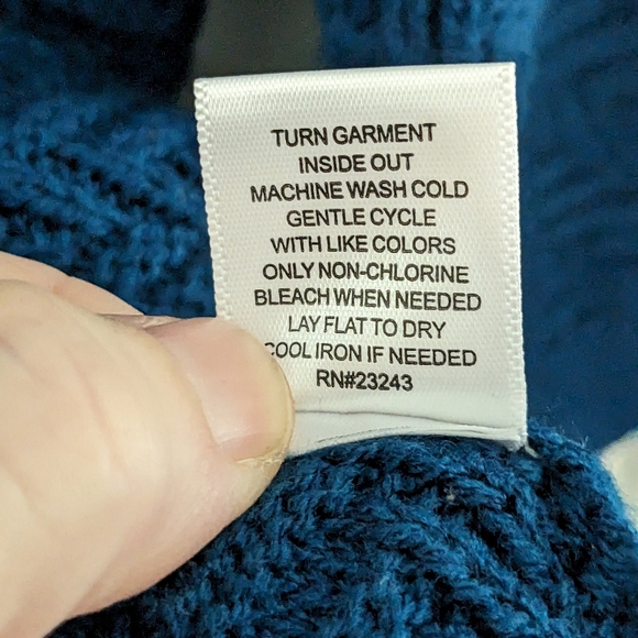 New York & Company knit sweater Medium Very soft. Beautiful Blue. 100% Acrylic. - Picture 9 of 10